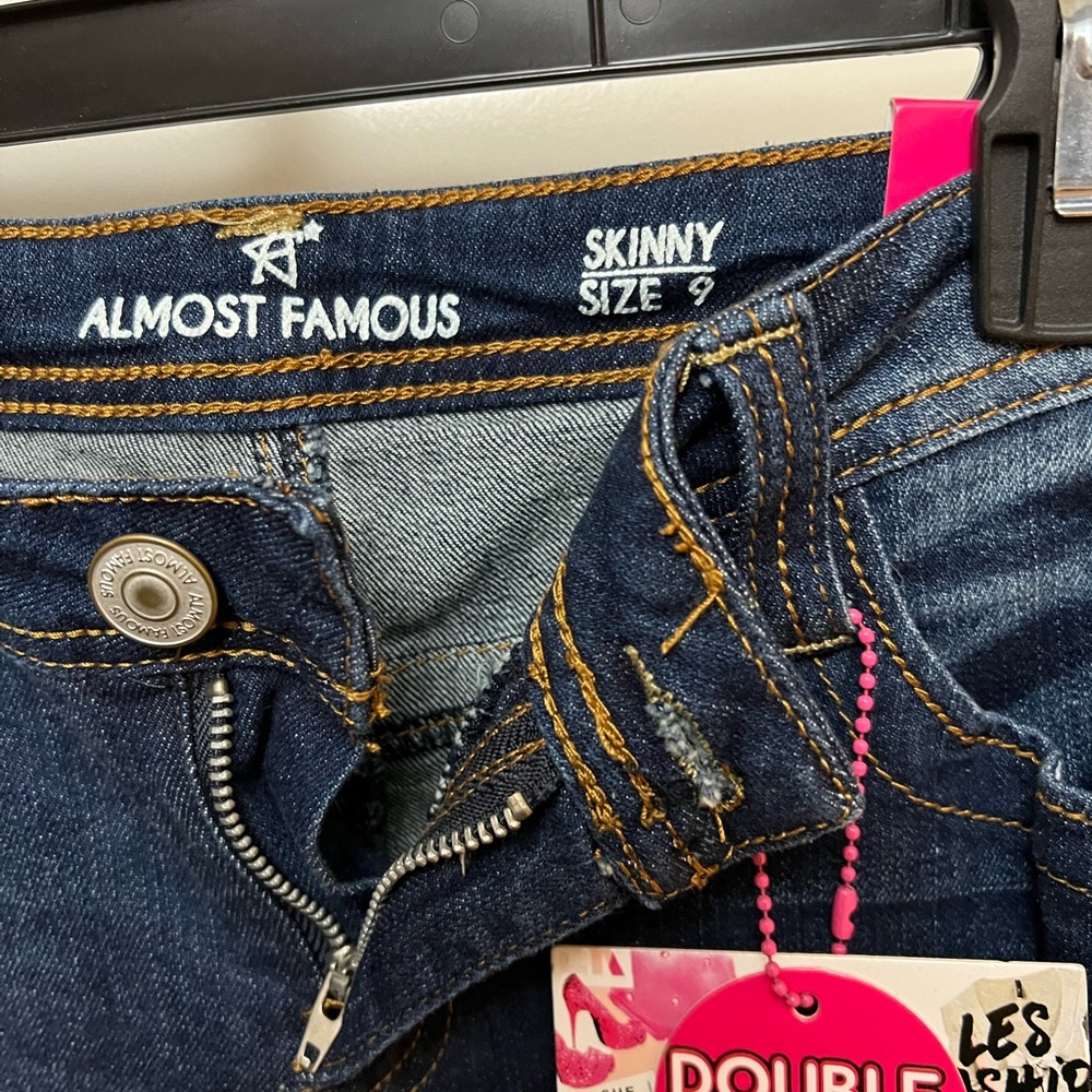 Women’s distressed blue skinny Jeans fit size 9. Never worn - Picture 7 of 10